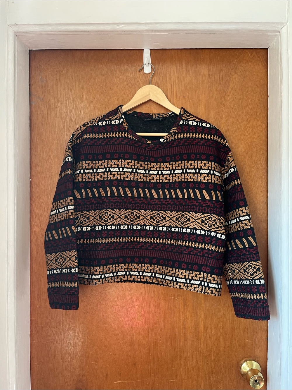 •Zara tribal print cropped sweater• Size XS
